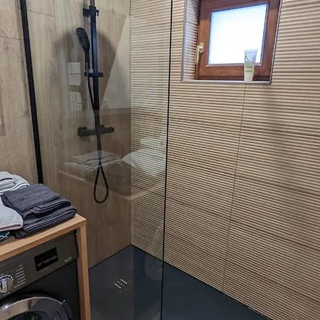 3 Etoiles, Meuble, 45m2, Station, Fibre, Netflix, Plus, Garage *